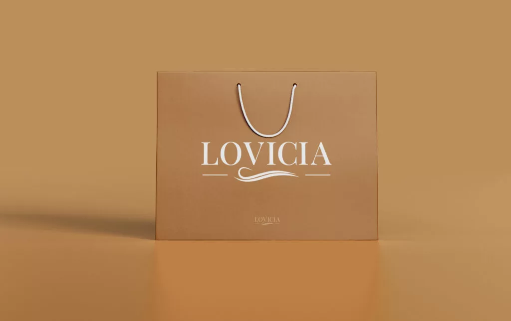 A shopping bag Lovicia